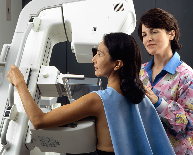 Woman_receives_mammogram_(1)